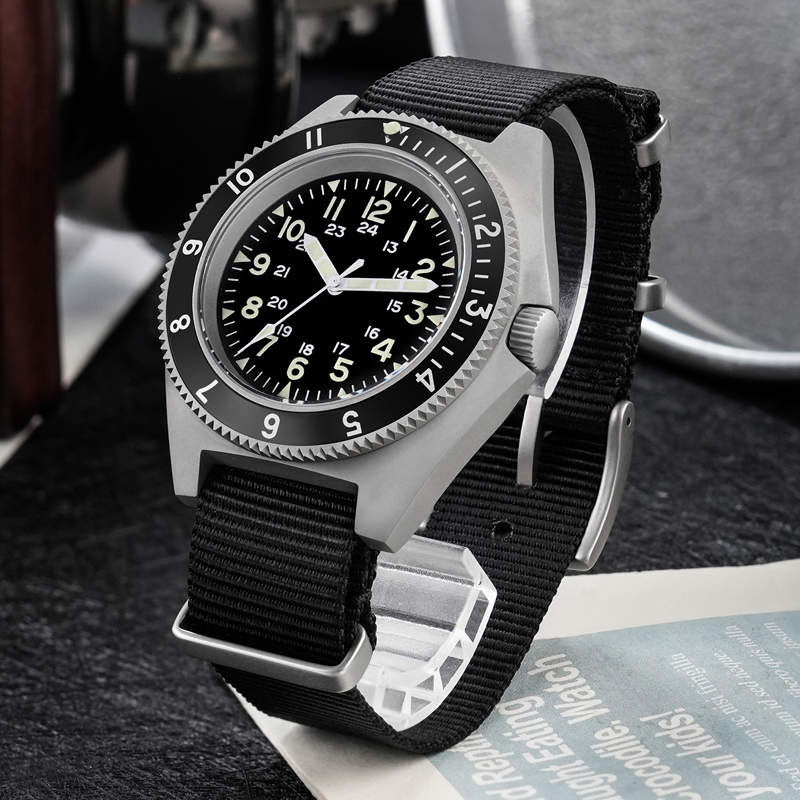 Watchdives WD1972 クォーツ時計サファイア夜 - Men'S Fashion Jewelry のレビューと価格