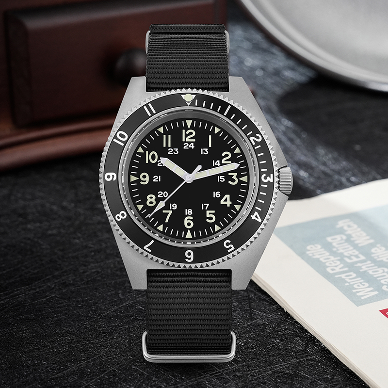 Watchdives WD1972 クォーツ時計サファイア夜 - Men'S Fashion Jewelry のレビューと価格