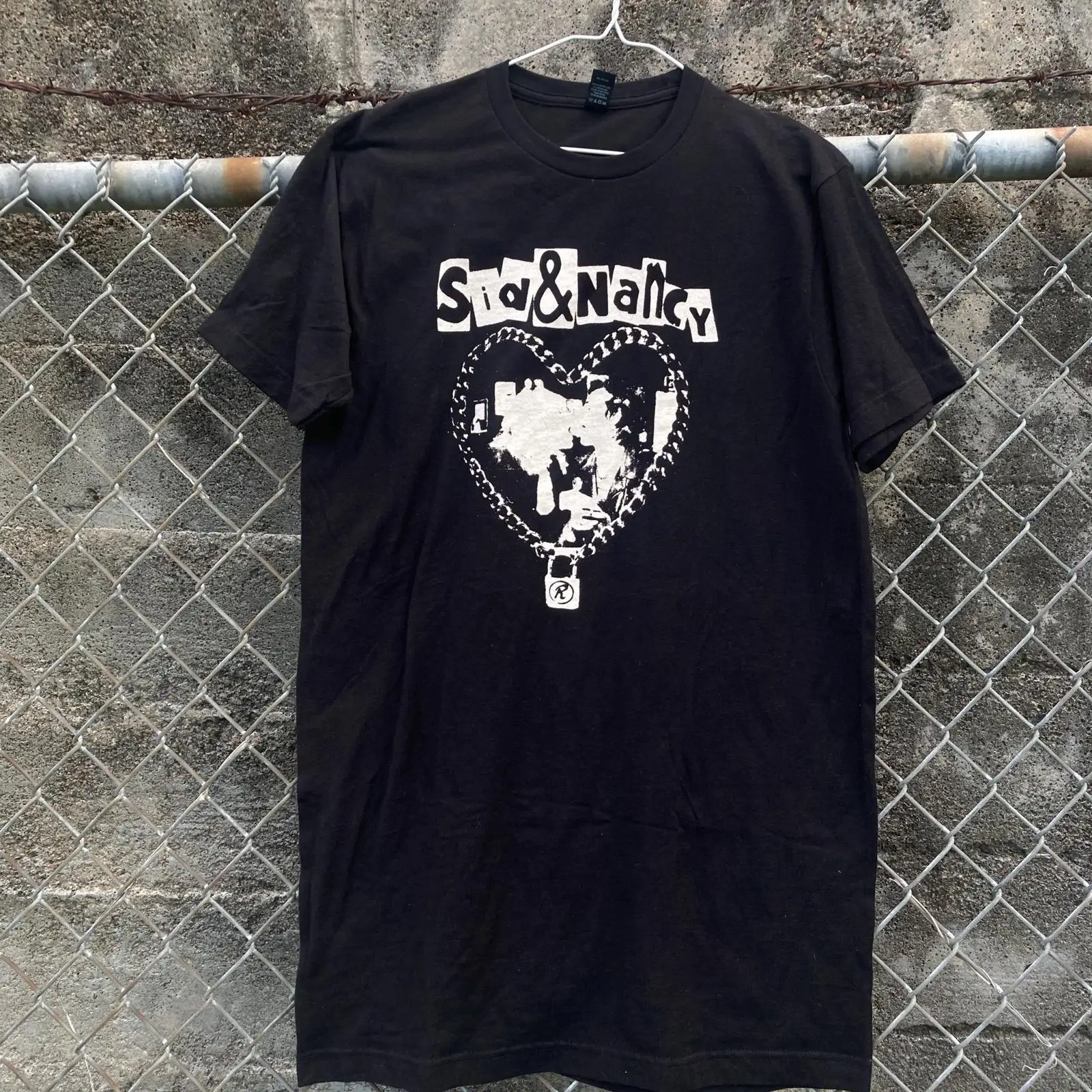 シッド＆ナンシー Tシャツドレス パッドロックチェーンネック - Mens Fashion Dress Shirts のレビューと価格
